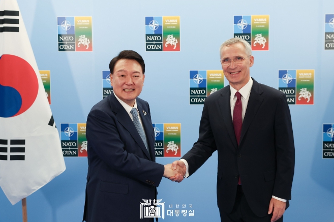 윤석열 대통령, 북대서양조약기구(NATO) 사무총장 면담 기사 이미지
