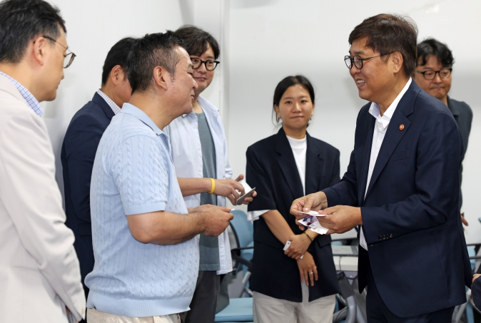 문체부, 한국 영화산업 위기를 기회로, 정부의 적극적인 지원 의지 밝혀 기사 이미지